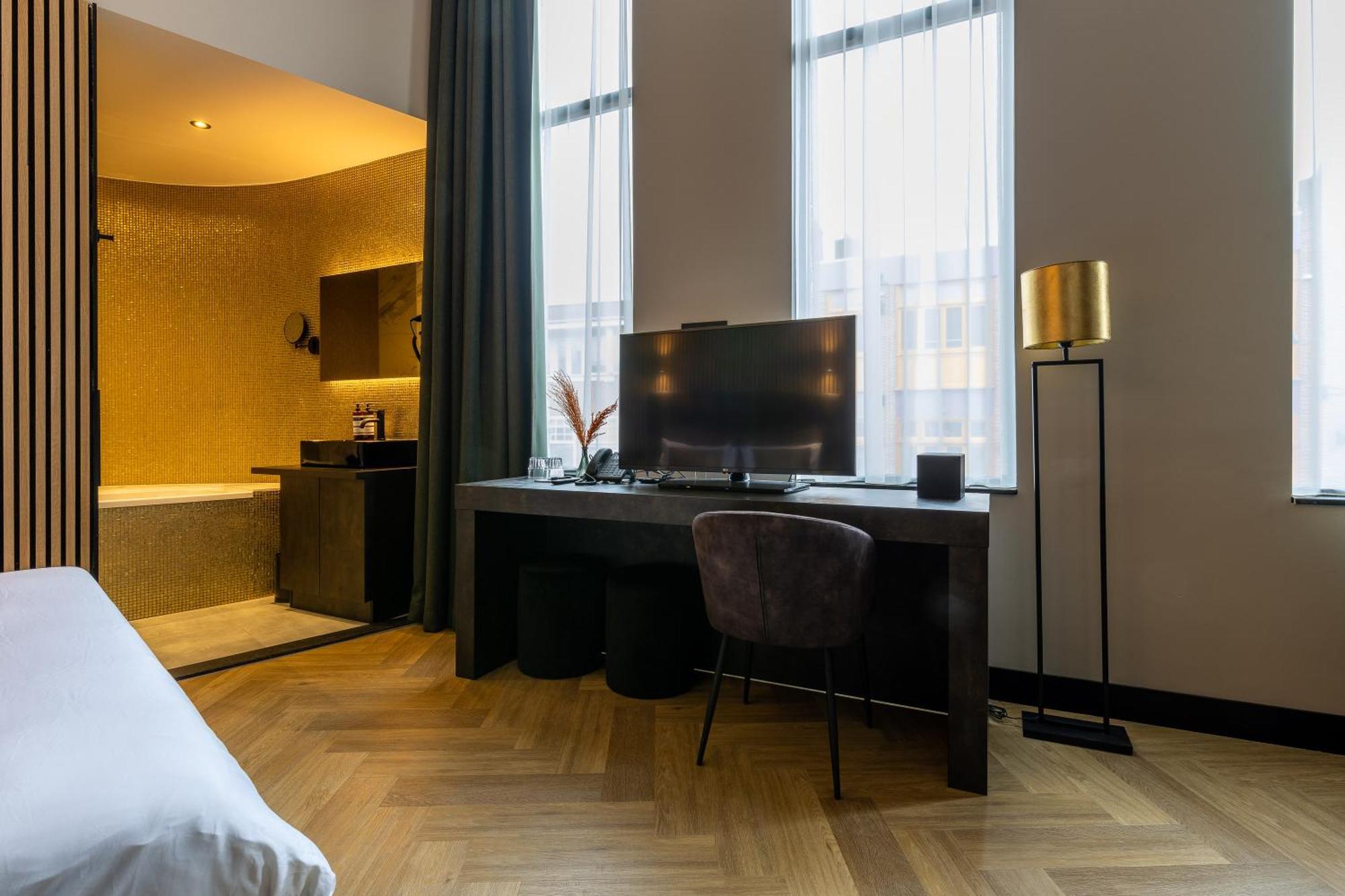 Monument Hotel Zaandam Bagian luar foto