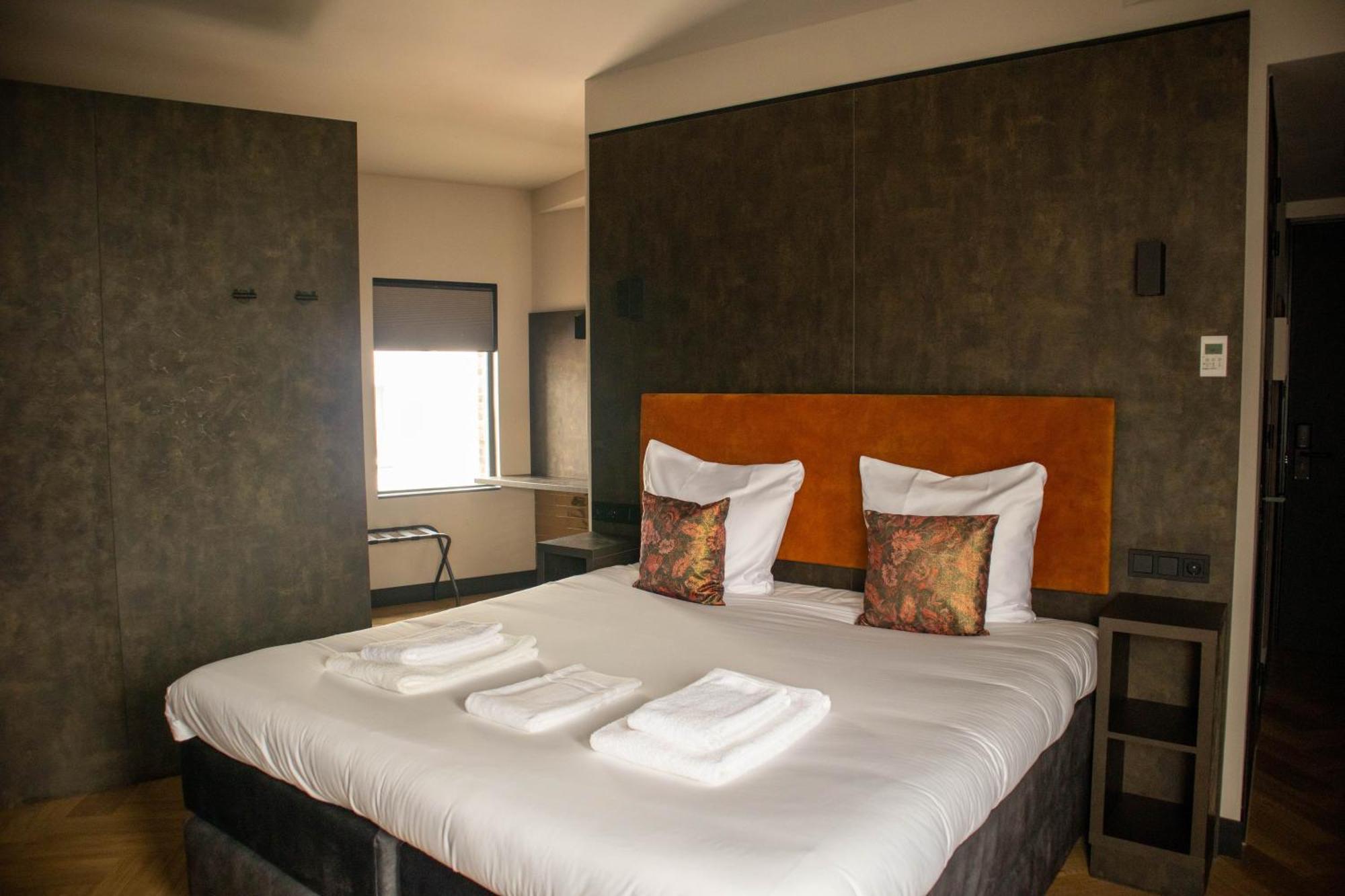 Monument Hotel Zaandam Bagian luar foto